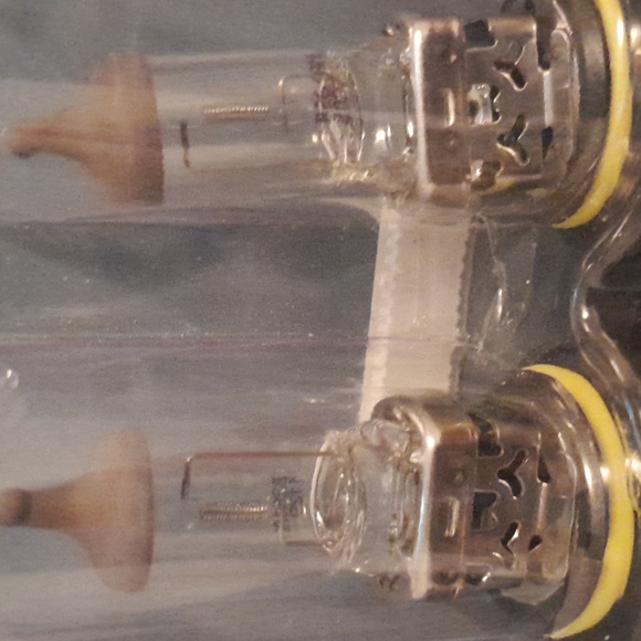 Sylvania Basic 9006, 2 Halogen Bulbs - Picture 3 of 5